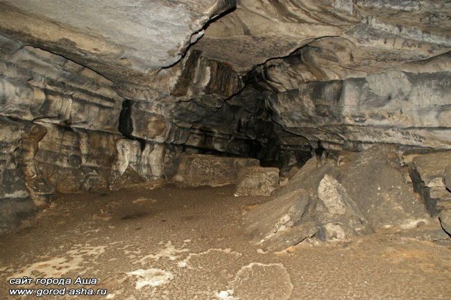 внутри Игнатьевской пещеры