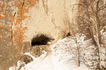 Симский пруд зимой - пещера