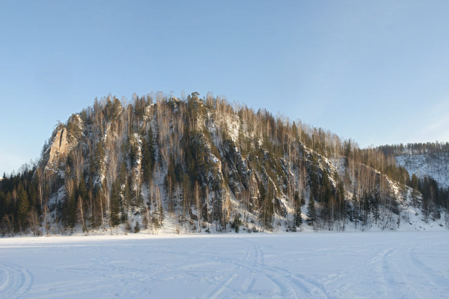 Симский пруд зимой - западная часть горы Жукова шишка